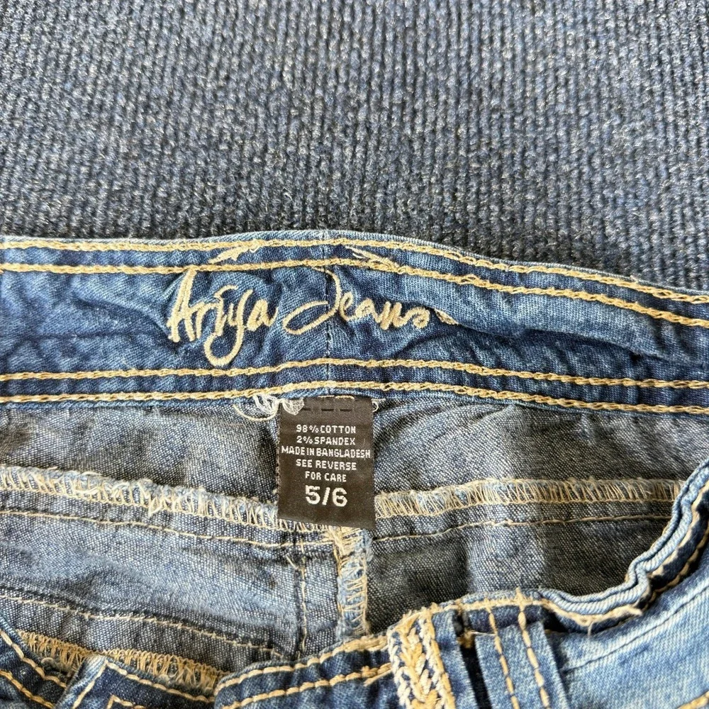 Ariya Jeans Womens Blue Denim‎ Cuffed Shorts Embroidered Pockets Size 5/6
